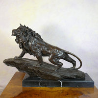 Statues de lions en bronze