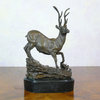 Estatua de un ciervo en bronce