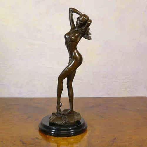Naked woman - bronze statue
