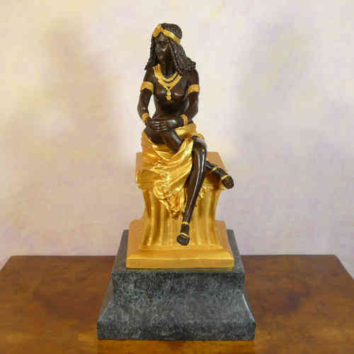 Statue de Cléopâtre en bronze