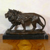 Lion walking in the jungle - Bronze statue