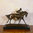 Jockey a toda velocidad - Escultura de bronce