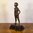Il ragazzo in pantaloncini corti - Statua in bronzo