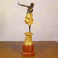 Estatuas de bronce de bailarines