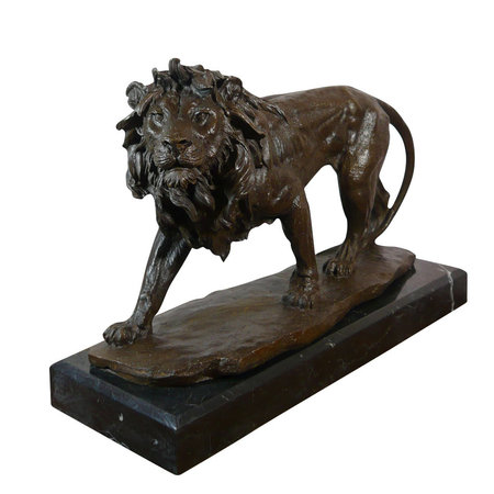 Sculpture en bronze d'un lion marchant, reproduction de l'artiste Barye.\\n\\n15/01/2015 15:06