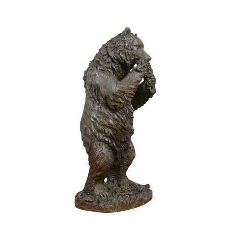 Sculpture en bronze d'un ours debout.\\n\\n15/01/2015 15:05
